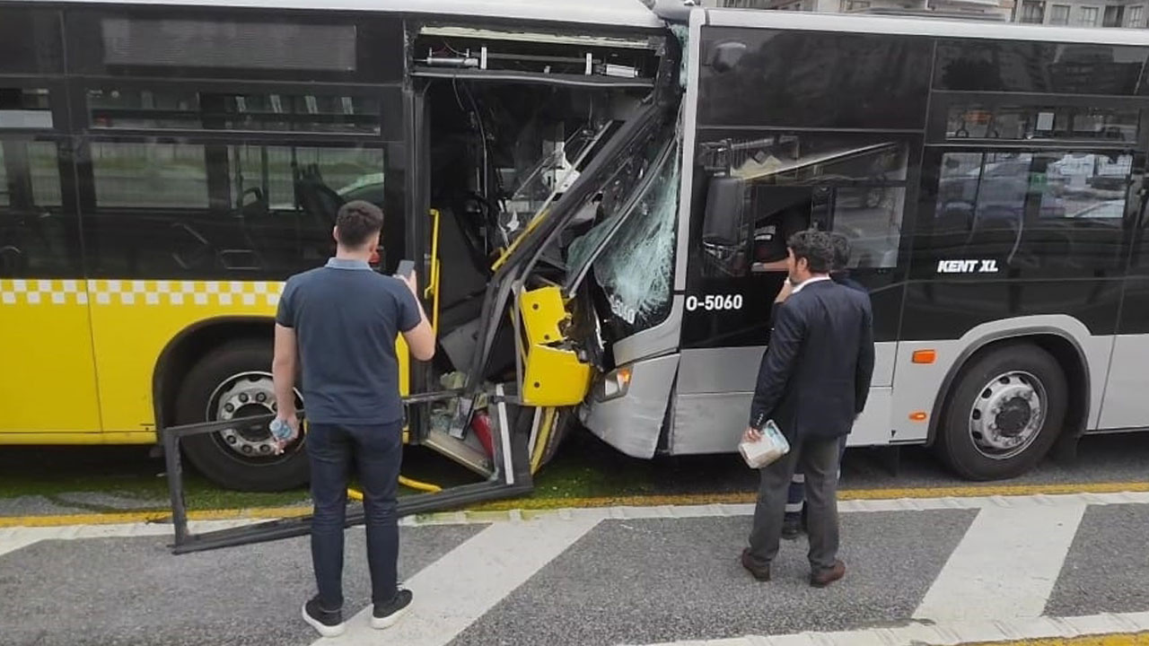 İstanbul Beylikdüzü'nde metrobüsler kafa kafaya çarpıştı