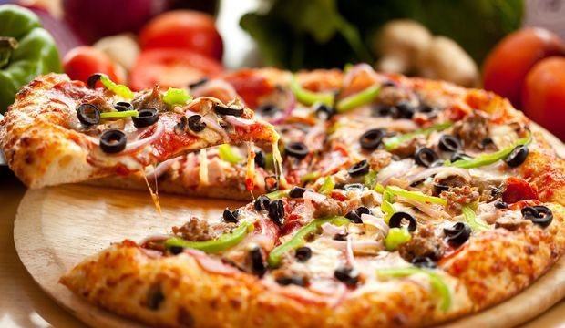 Bir pizzanın iyi olup olmadığını nasıl anlarız? Ünlü yazar Vedat Milor tarif etti