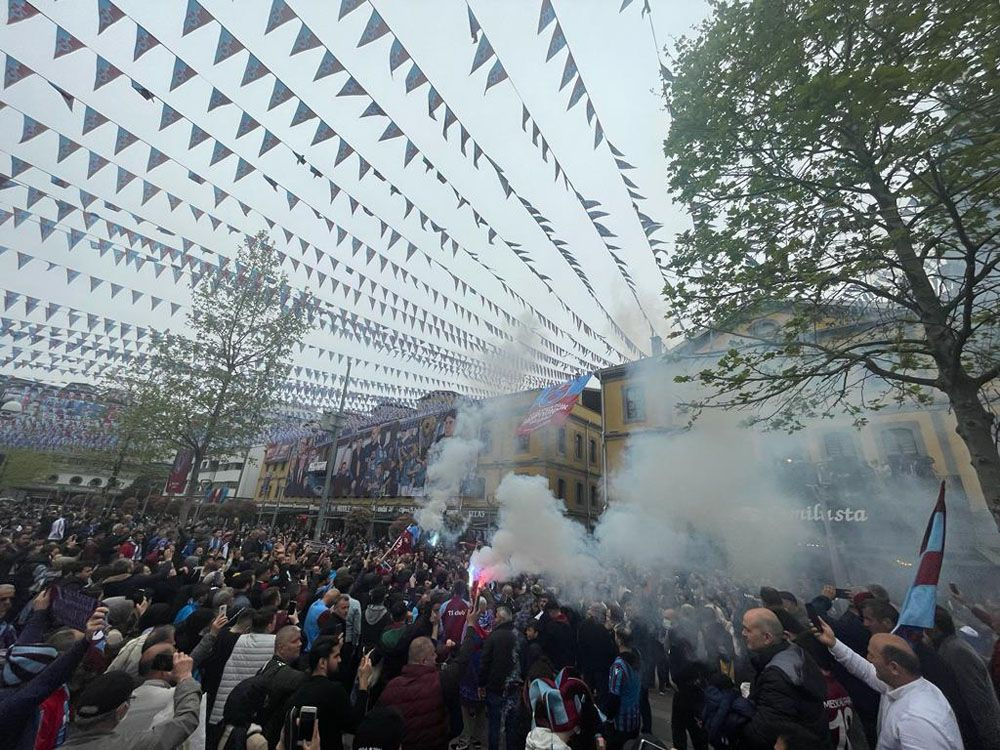 Büyük heyecan! Trabzonspor taraftarları toplanmaya başladı