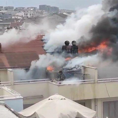 Bursa'da çatı katında çıkan yangında can pazarı