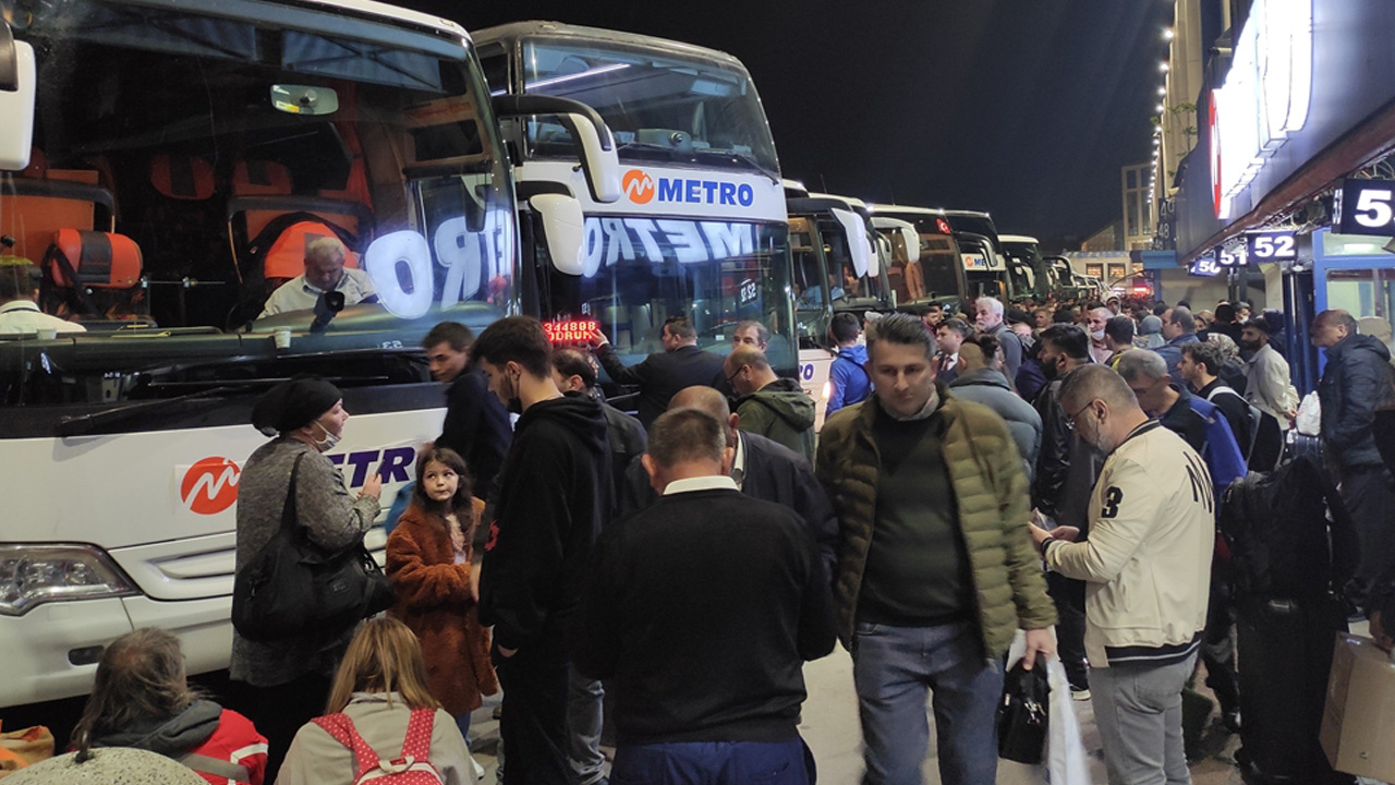 Biletler tükendi otobüsler doldu! 15 Temmuz Demokrasi Otogarı'nda bayram hareketliliği