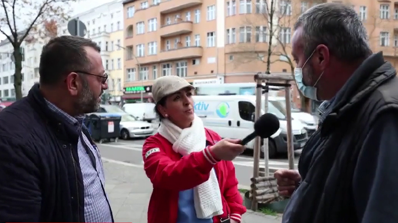 Türkler zevklerinden ekmek kuyruklarında bekliyor! Almanya'daki sokak röportajı Twitter'da olay oldu