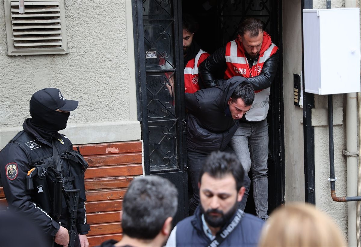 1 Mayıs yine olaylı! Yürüyüş yapmak isteyenlere müdahale İstanbul Valiliği duyurdu 164 gözaltı var