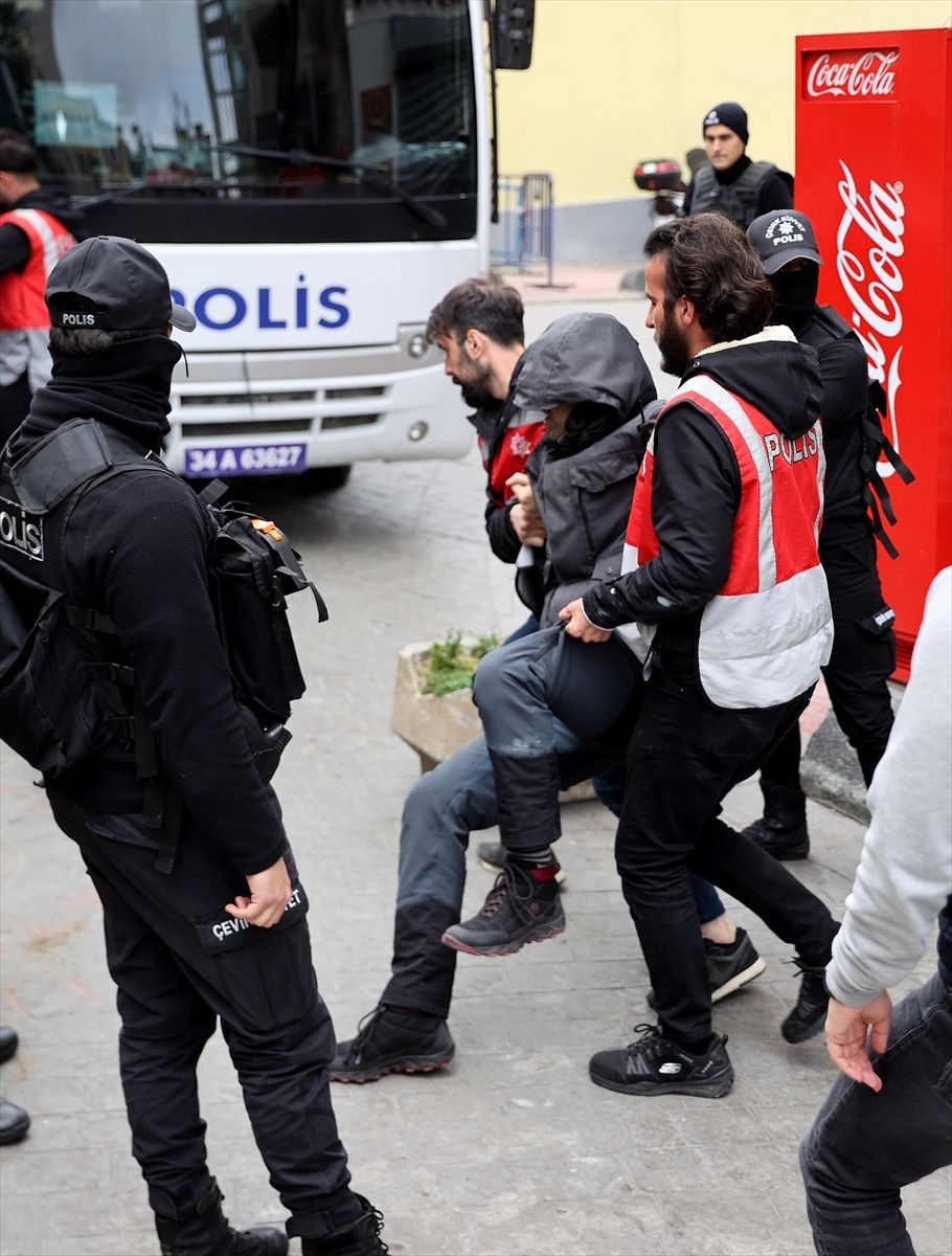 1 Mayıs yine olaylı! Yürüyüş yapmak isteyenlere müdahale İstanbul Valiliği duyurdu 164 gözaltı var