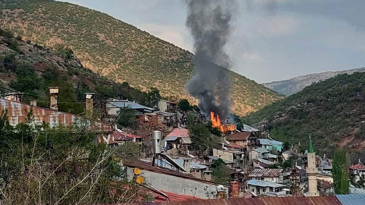 Konya'da yangın faciası! Tandırdan çıkan yangın evi çökertti, anne ile özürlü oğlu öldü