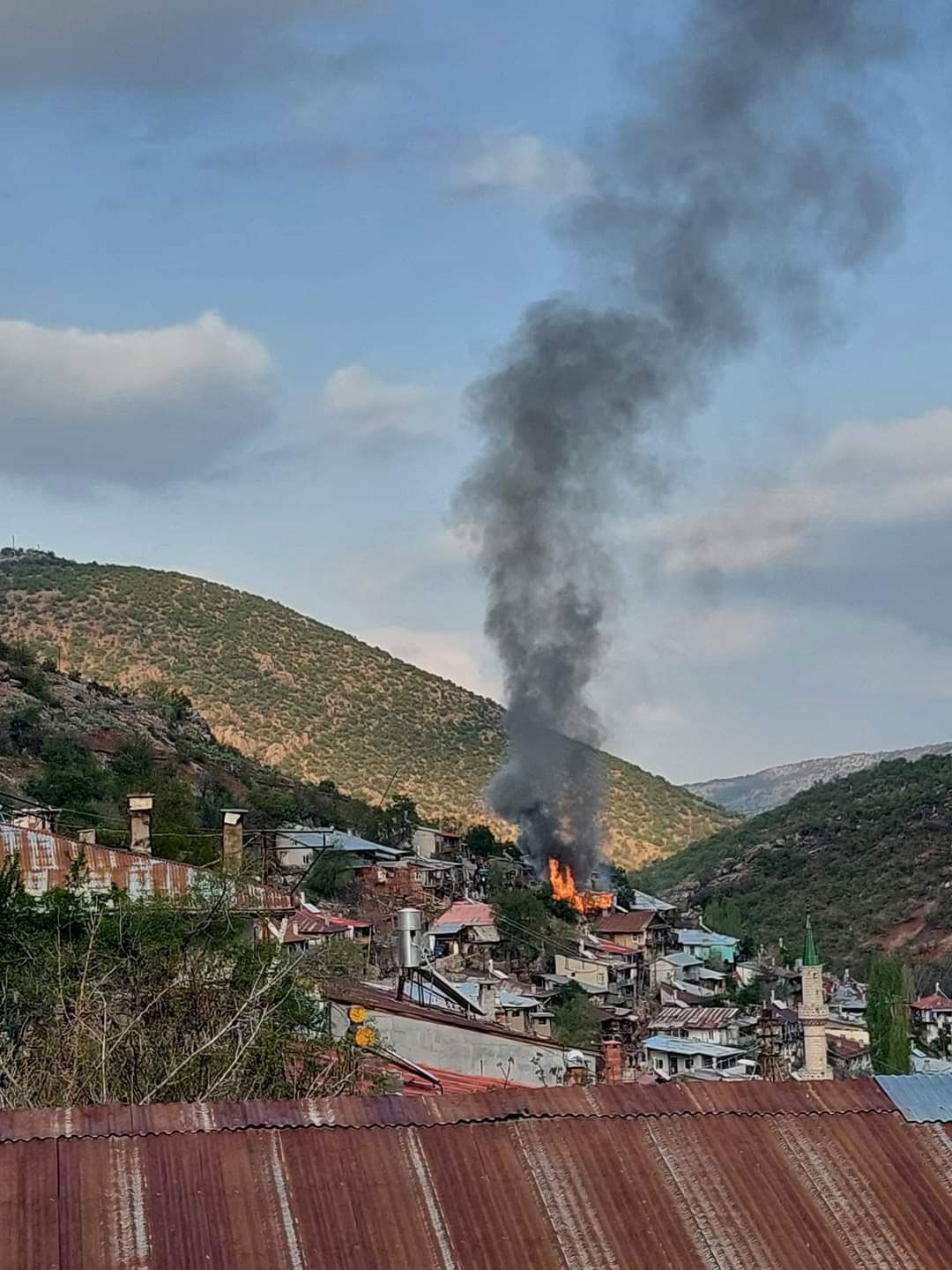 Konya'da yangın faciası! Tandırdan çıkan yangın evi çökertti, anne ile özürlü oğlu öldü