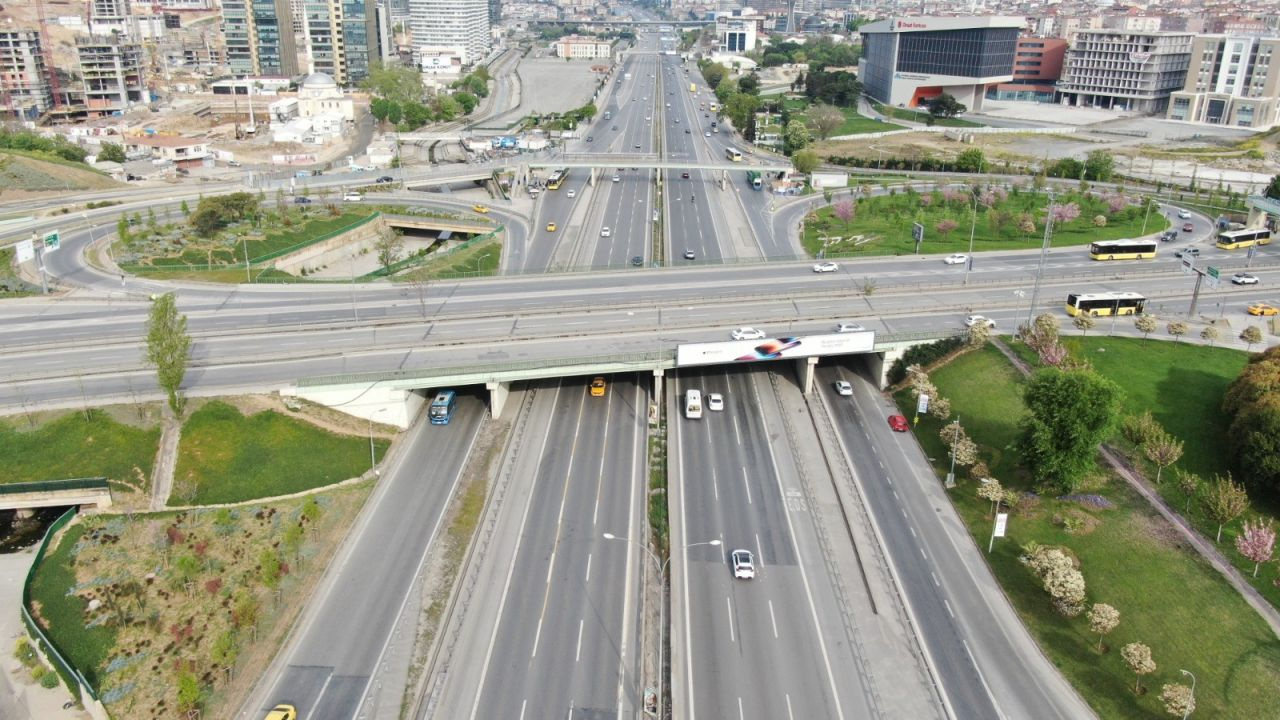 Bayramın ilk gününde İstanbul yollarına bakın!