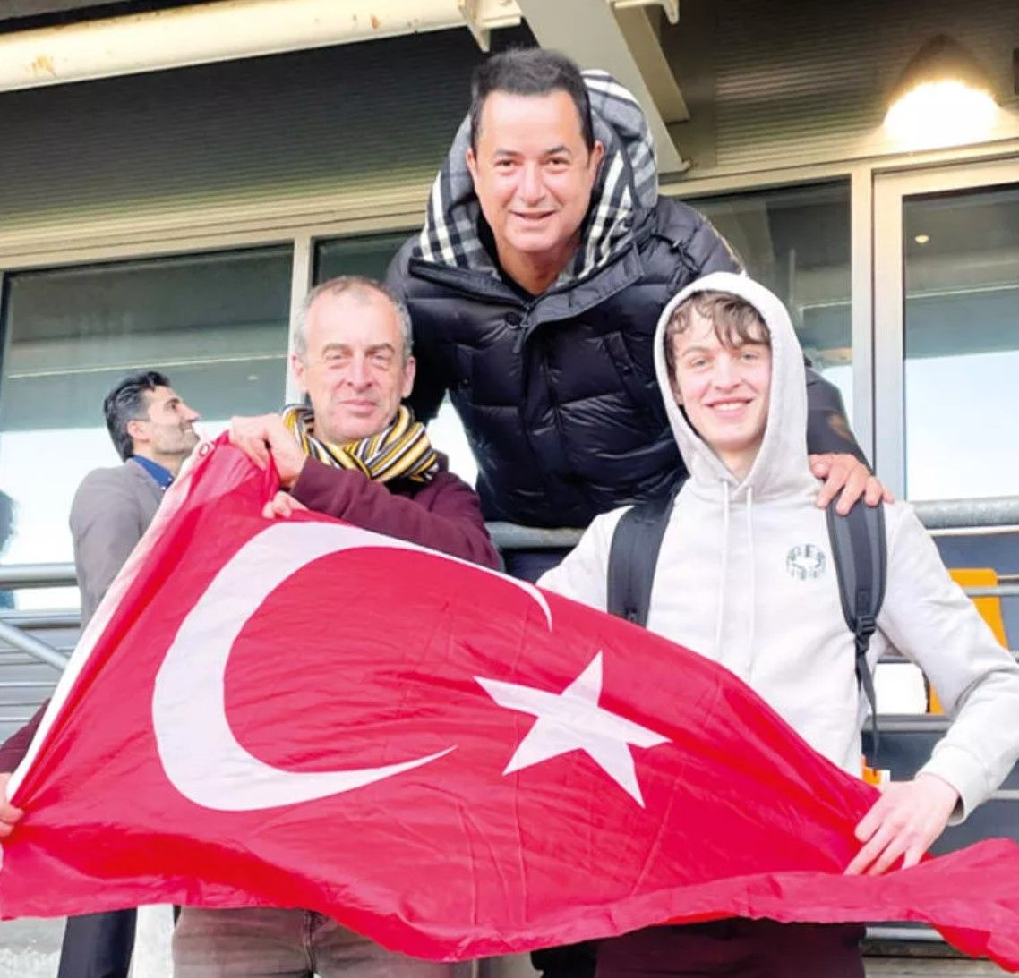 Hedefini açıkladı! Türk bayraklarıyla karşılandı herkes Acun Ilıcalı'dan tek bir şey istedi