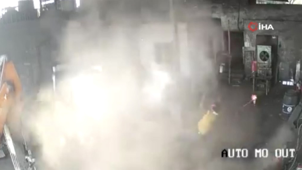 Buldozer lastiği şişirilirken bomba gibi patladı 2 kişinin öldüğü anlar