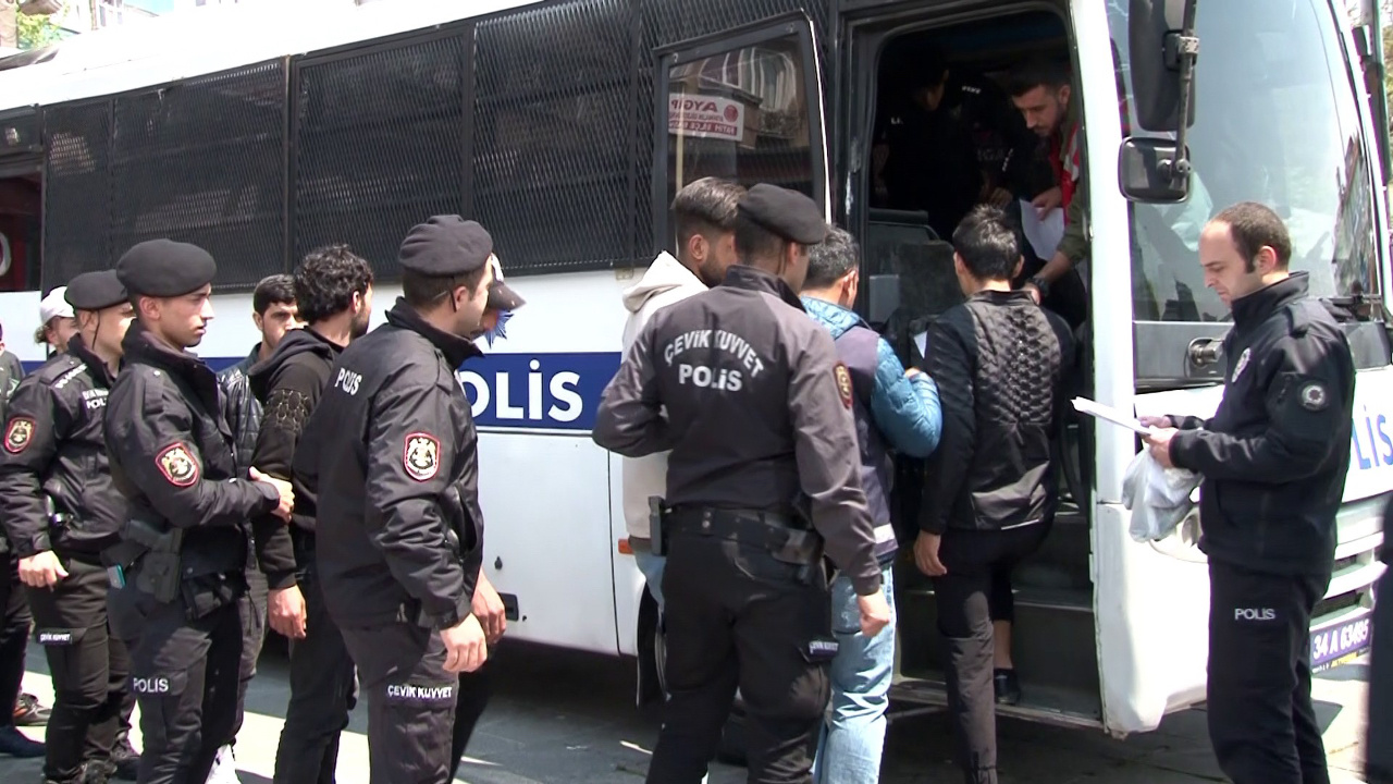 Fatih'te 250 kaçak göçmen yakalandı