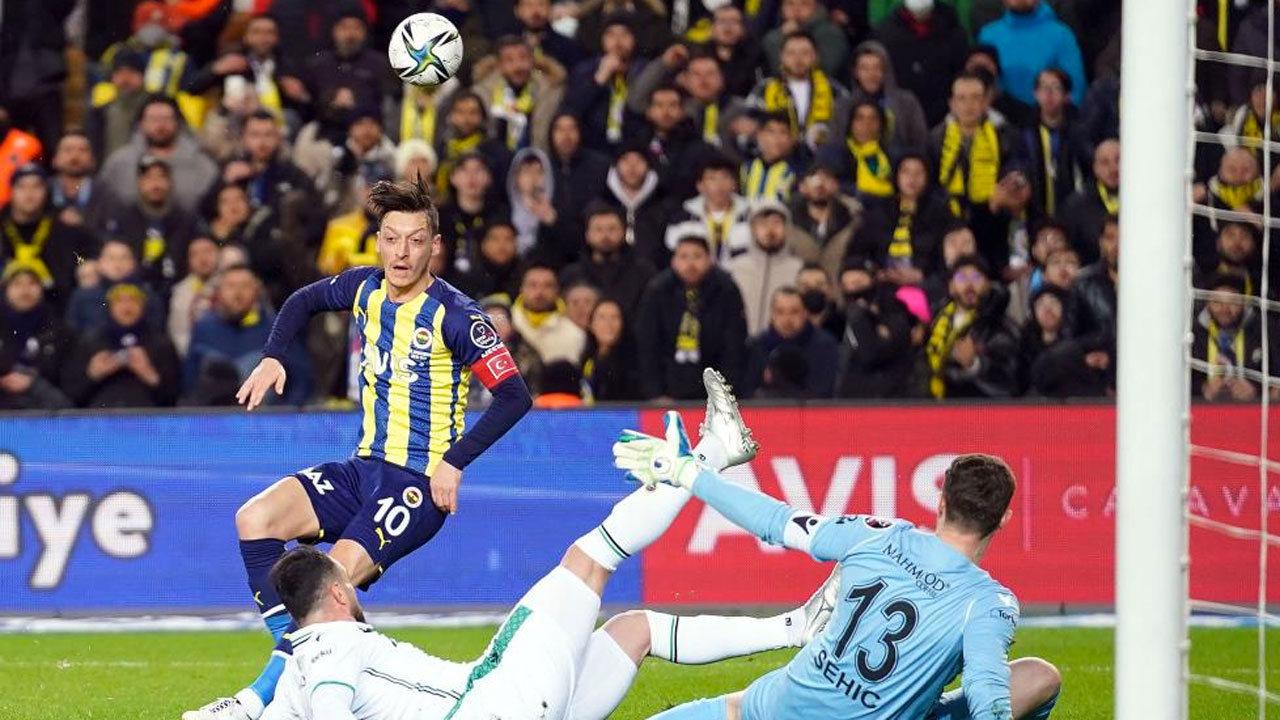 Mesut Özil iddiası imzayı resmen atıyor Fenerbahçe kadro dışı bırakmıştı