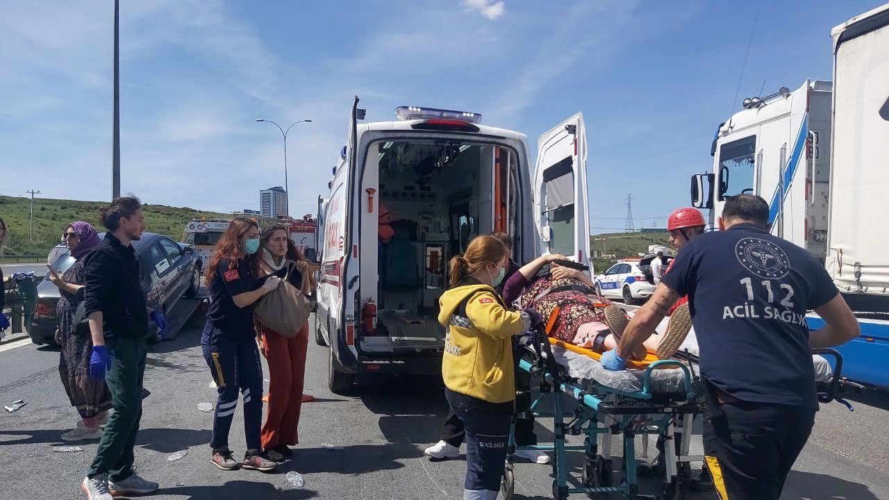 TEM’de zincirleme kaza! Trafik durma noktasına geldi çok sayıda yaralı var