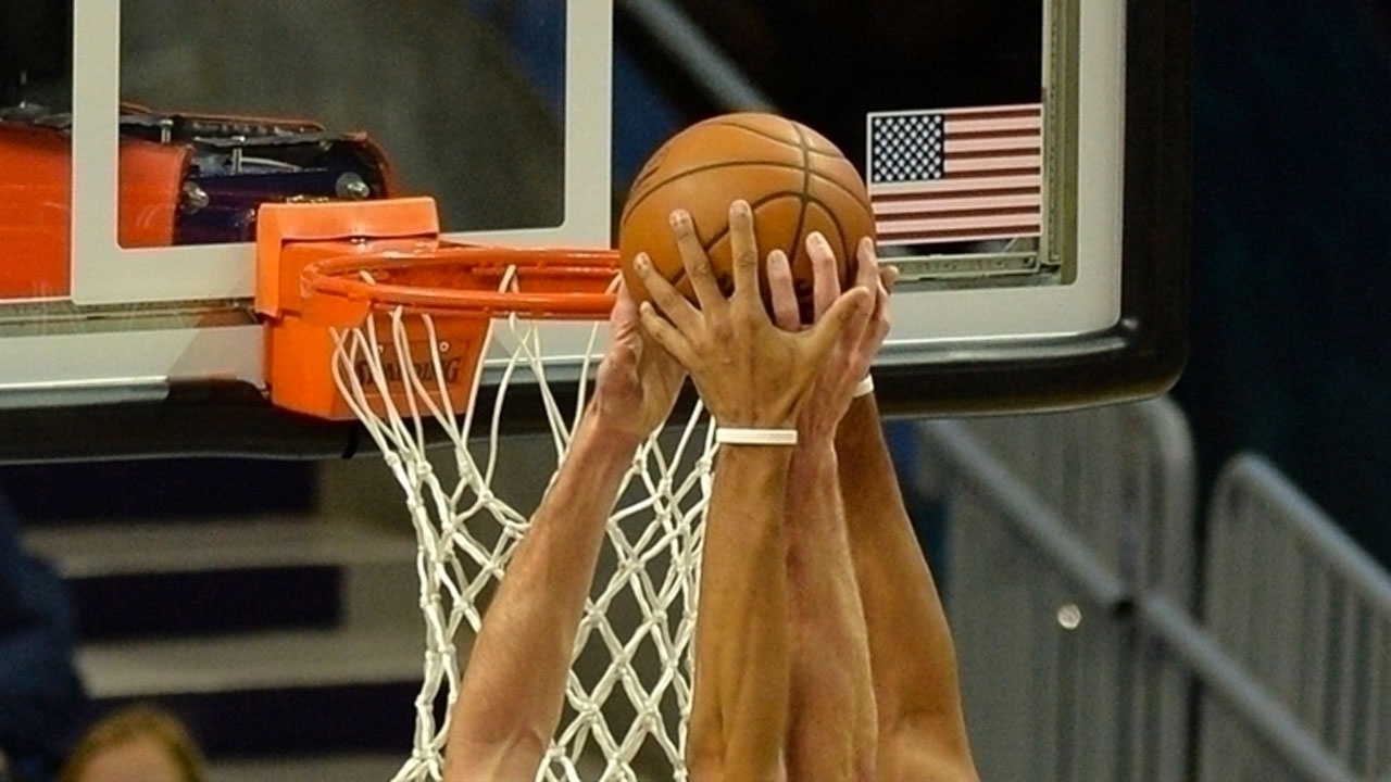 NBA'de Bucks ve Warriors, serilerinde 2-1 öne geçti  Stephen Curry üçlük yağdırdı