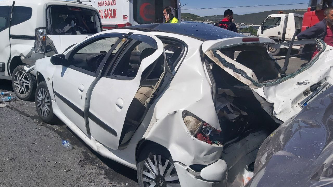 TEM’de zincirleme kaza! Trafik durma noktasına geldi çok sayıda yaralı var