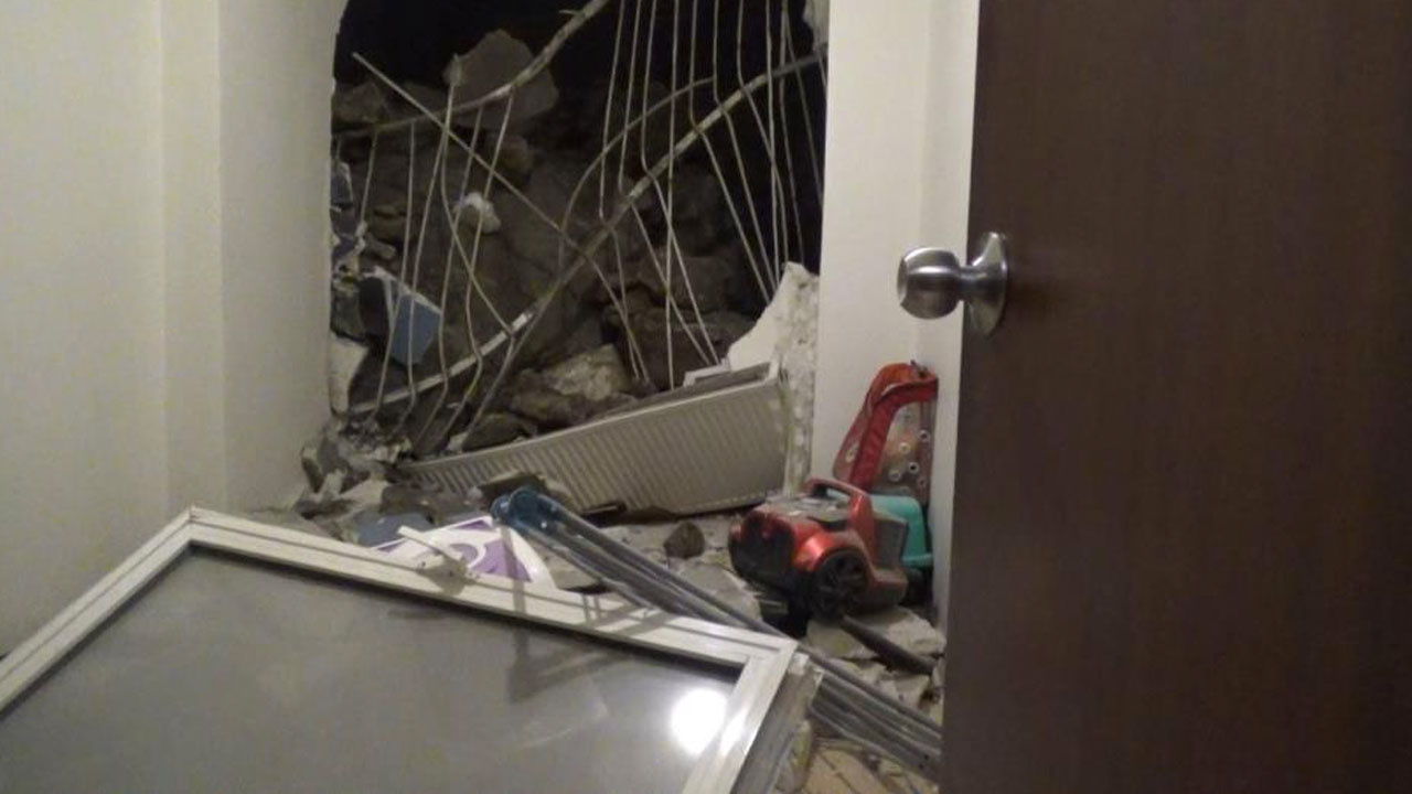 İzmir'de kopan kaya parçası evin içine düştü
