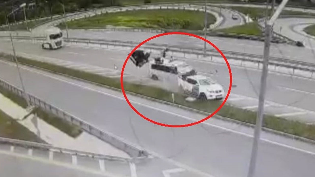 Amasya'da 2 kişinin öldüğü feci kaza güvenlik kamerasına böyle yansıdı