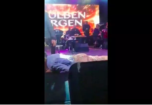 Gülben Ergen hasta mı sahnede fenalaşıp bayıldı ortalık karıştı yeni açıklama geldi