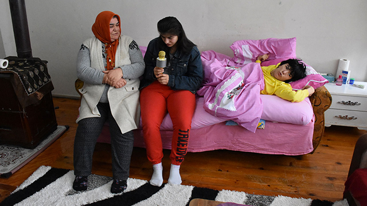 Fedakar anne Nuran Emir hayatını engelli kızlarına adadı