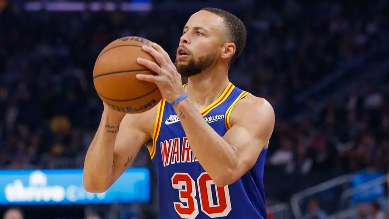 NBA'de Golden State Warriors, seride avantaj yakaladı Stephen Curry yeni rekora imza attı