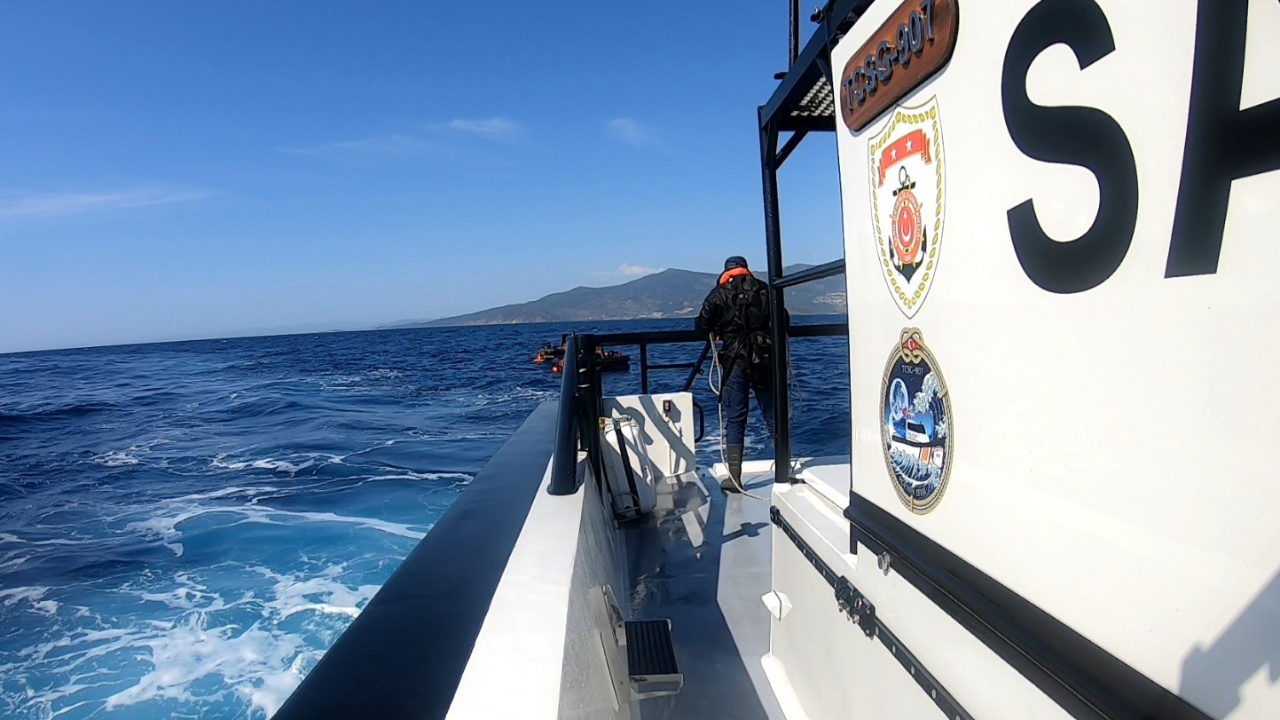 Yunanistan'ın geri ittiği 56 göçmeni Türkiye kurtardı