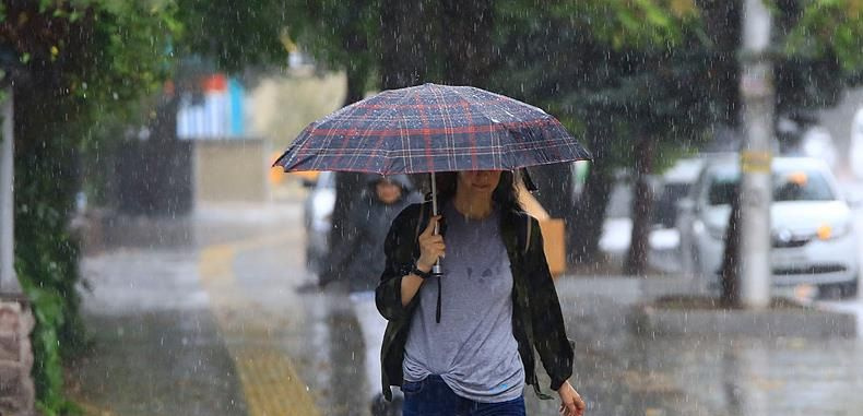 Yağmur çok fena geliyor! Meteoroloji saatini haber verdi İstanbul, Kayseri, Adana...