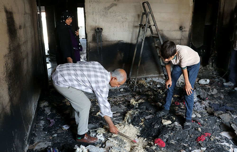 Adana'da DEAŞ dehşeti! Önce kurşunladılar, sonra benzin döküp evleri yaktılar!