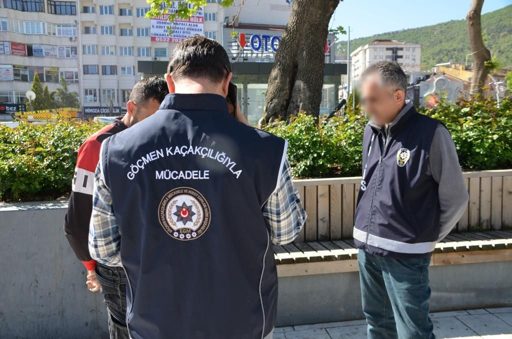 Türkiye genelinde düğmeye basıldı! Binlerce düzensiz göçmen yakalandı