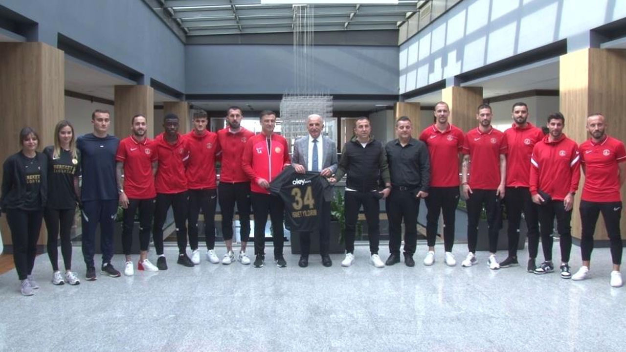 Süper Lig’e yükselen Ümraniyespor’dan, Başkan İsmet Yıldırım’a ziyaret