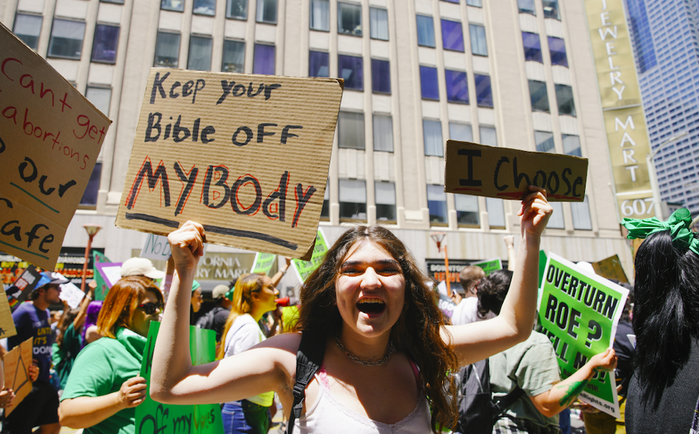 ABD 50 yıllık kürtaj serbestliğini kaldırıyor kadınlar sokağa döküldü: Benim bedenim sloganları
