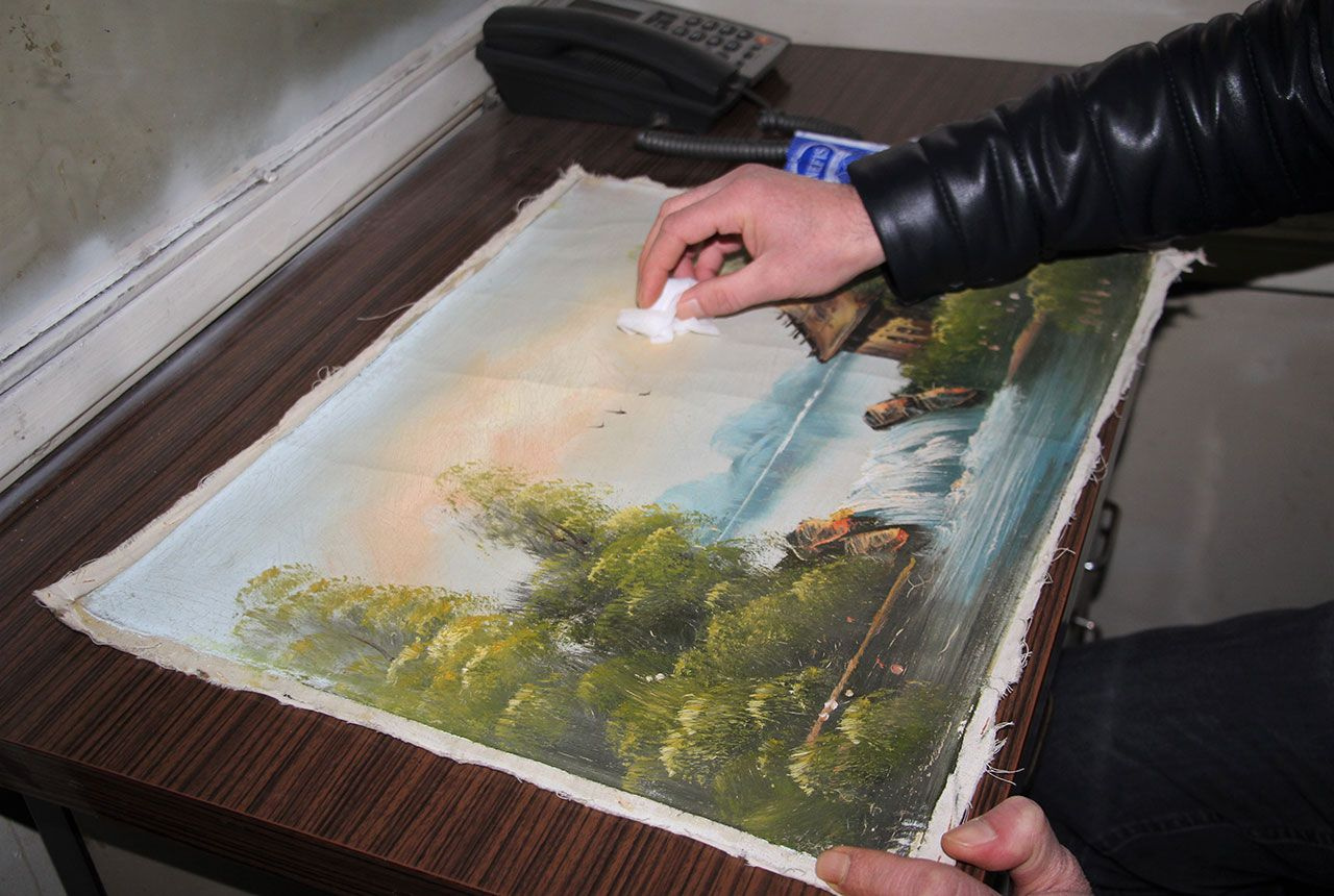 Tablosunun Dali'ye ait olduğunu söyleyen şahıs tabloyu 5 milyon Euro'ya satışa çıkardı.