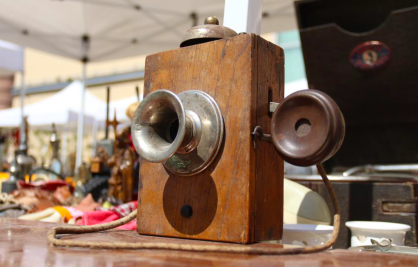 Telefonun atası 120 yıllık telefonu görmeye nostalji tutkunları koşuyor