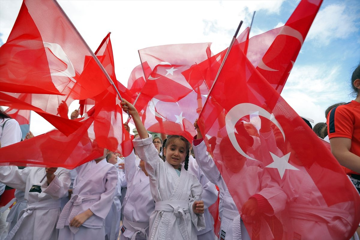 19 Mayıs iki yılın ardından coşkuyla kutlanıyor Anıtkabir'de kalabalık tören