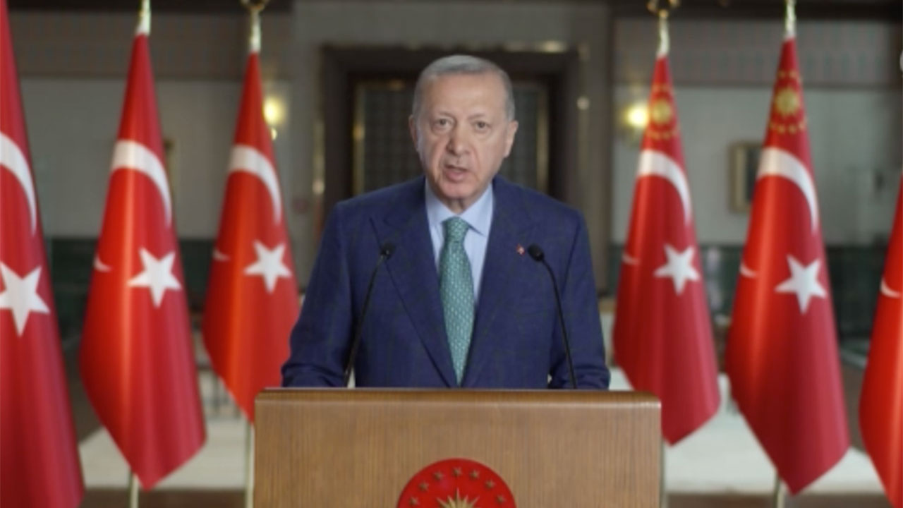 '4 savaş gemisi ihraç ettik' diyen Cumhurbaşkanı Erdoğan, Pakistan MİLGEM Projesi'nin 3. gemisini denize indirdi