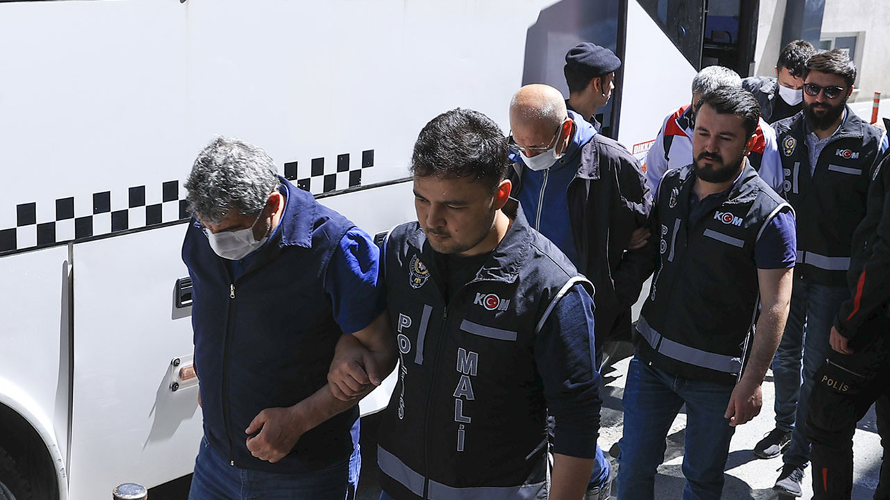 Kadıköy Belediyesindeki rüşvet operasyonunda 32 kişi tutuklandı