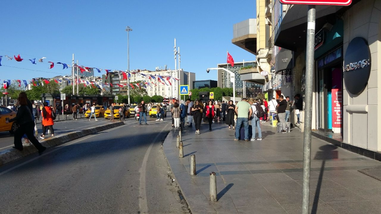 İstanbul'da dilenci istilası! Turistleri rahat bırakmıyorlar