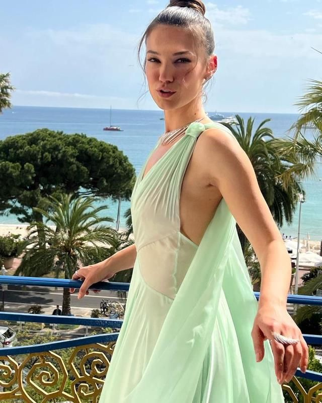 Cannes'da 8 dakika bakın hangi Türk alkışlandı! Pınar Deniz Selin Yeninci dekoltesiyle nefes kesti