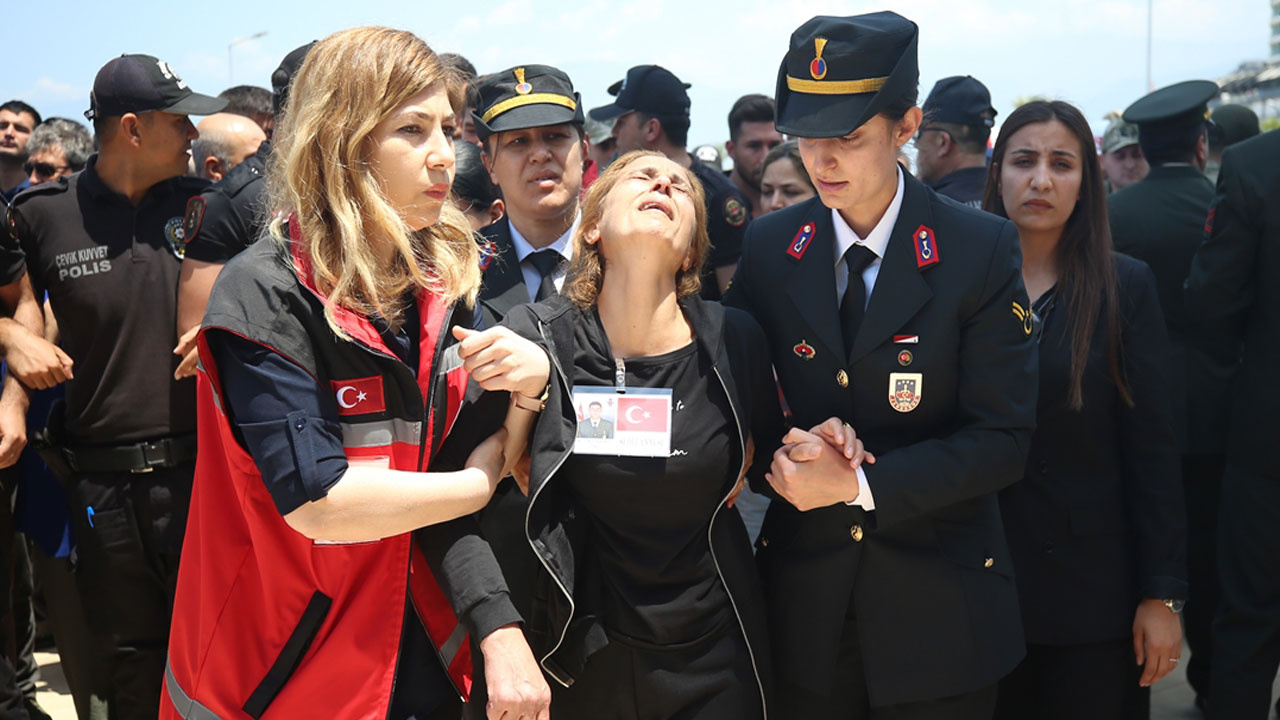 Türkiye şehitlerine ağlıyor! Annesi tabutuna sarılıp söyledi sözleri kahretti