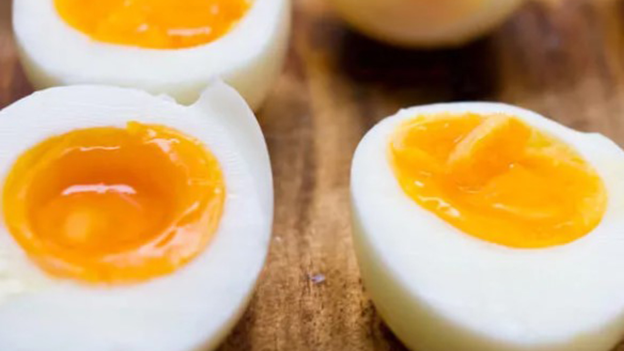 Kimse bilmiyor ama yumurtanın sarısında gizli! Yemeyenleri bu hastalıklar bekliyor