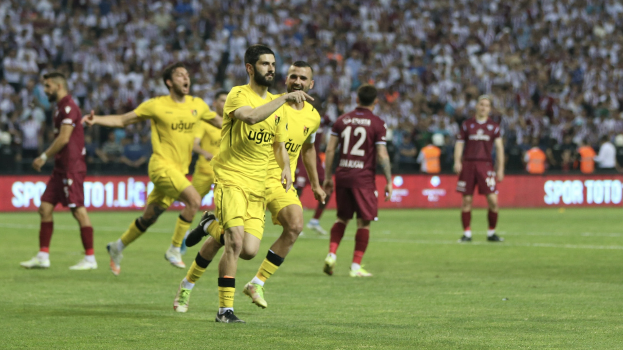 Bandırmaspor'u deviren İstanbulspor 17 yıl sonra Süper Lig'e geri döndü