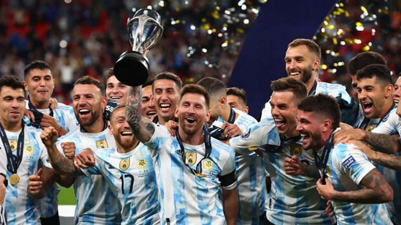 Messili Arjantin İtalya'yı farklı mağlup ederek kupayı aldı