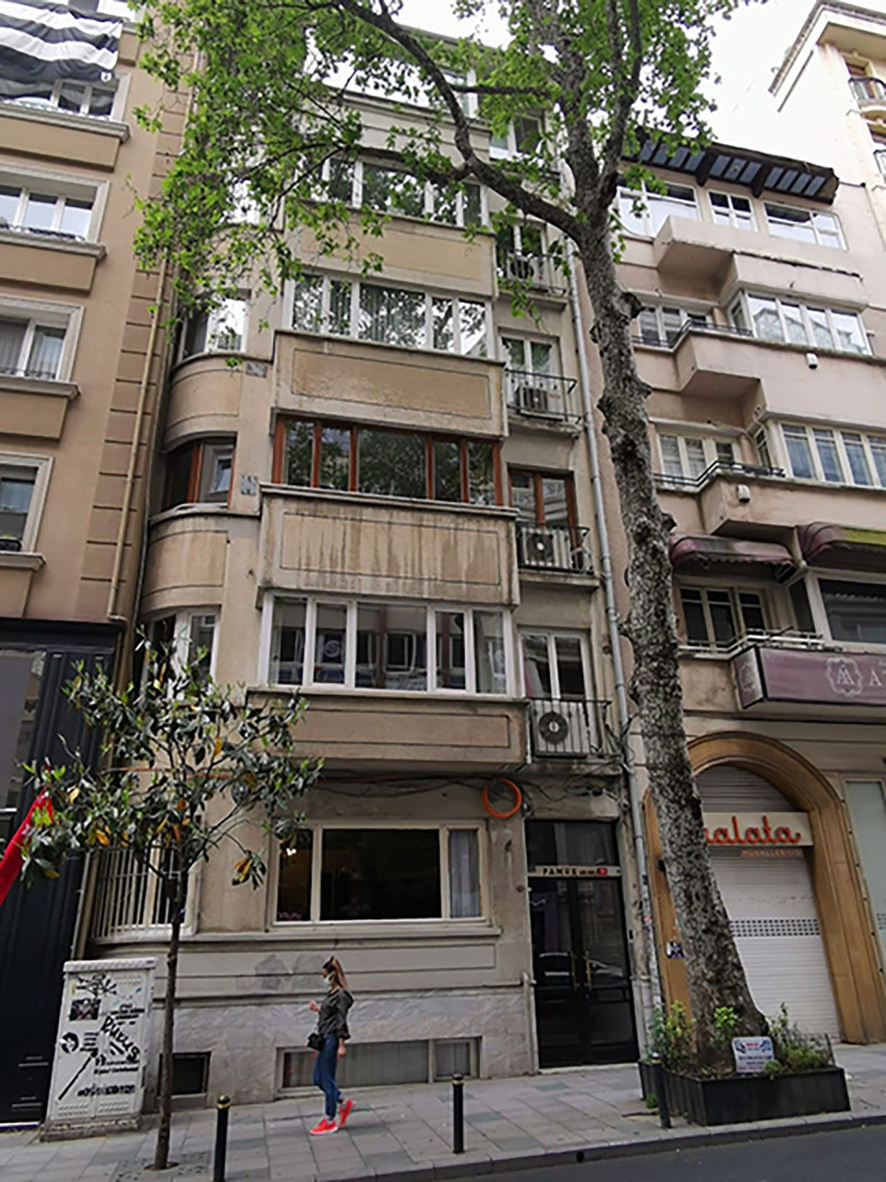 İçerisinde Orhan Pamuk'un 20 bin kitabı bulunan Pamuk apartmanı yıkılıyor!