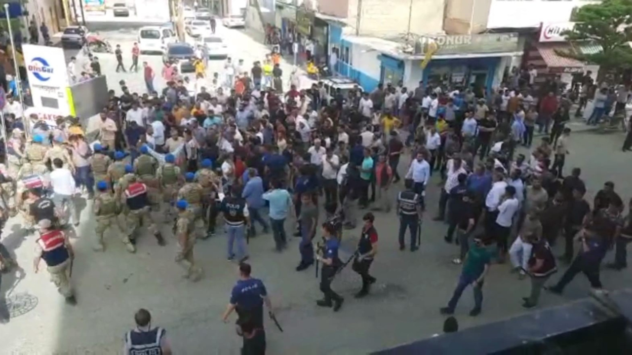 Şanlıurfa'da aşiretler şehrin göbeğinde birbirine girdi! Polis ve sivil yaralılar var