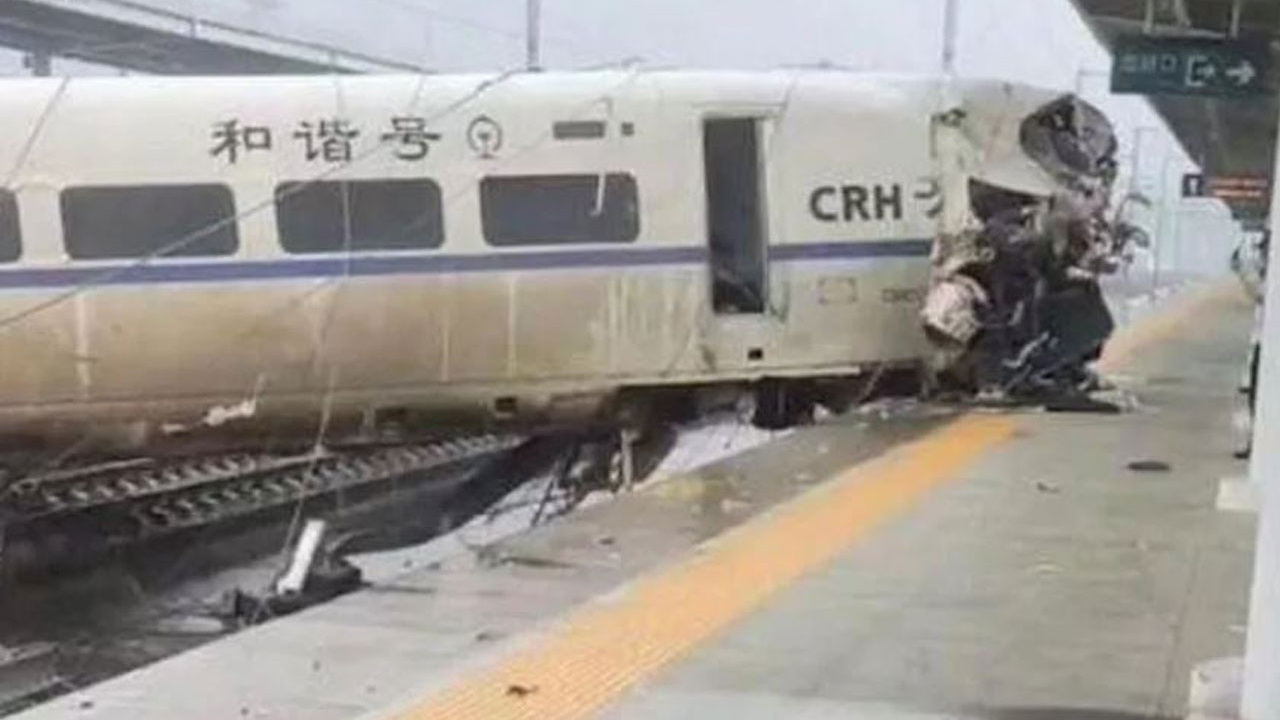 Çin'de tren raydan çıktı! Makinist öldü, 8 kişi yaralandı