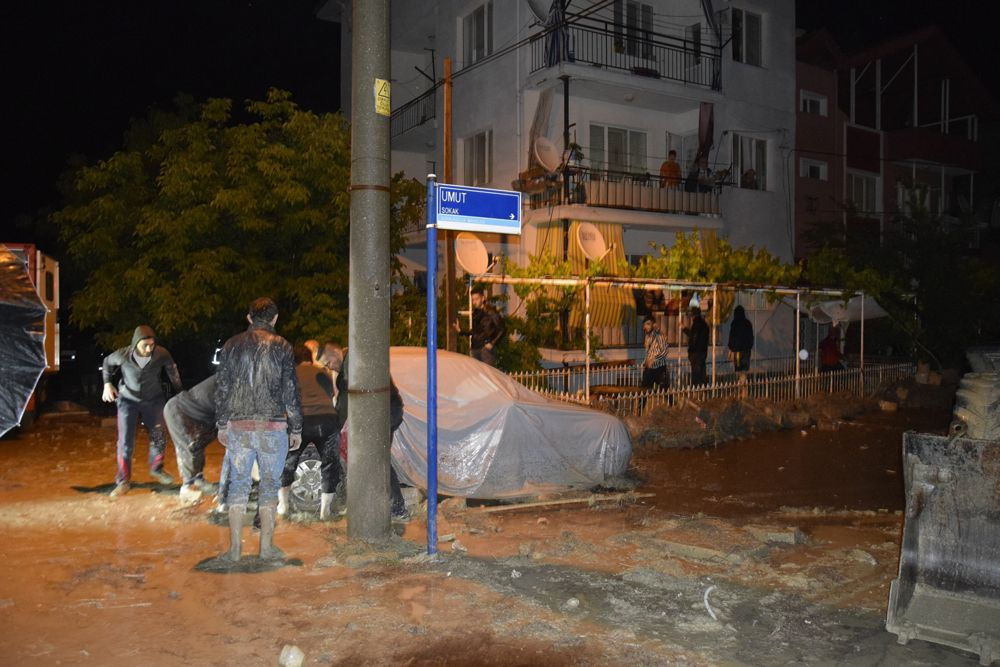 Burdur'da sağanak yağış can aldı! Korkunç onlarca ev sular altında