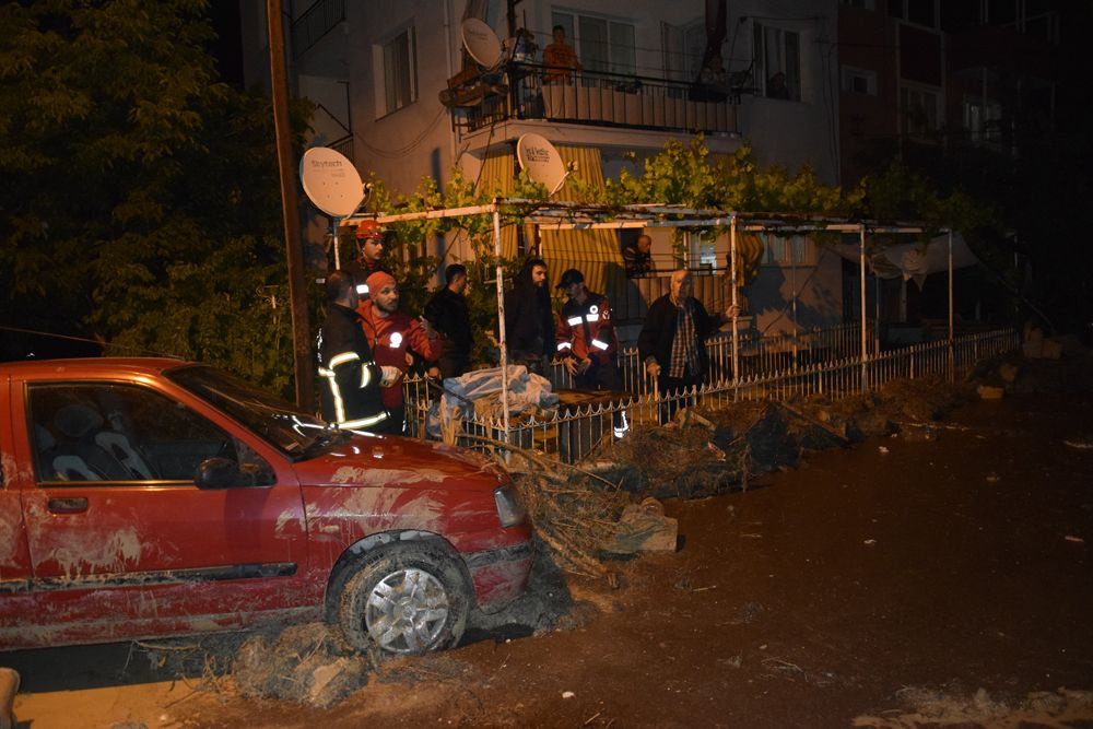 Burdur'da sağanak yağış can aldı! Korkunç onlarca ev sular altında