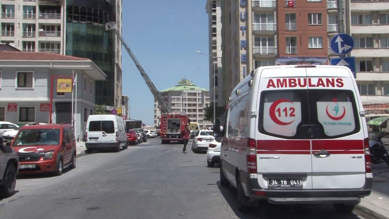 İstanbul'da yürekleri ağza getiren yangın! Mahsur kaldılar