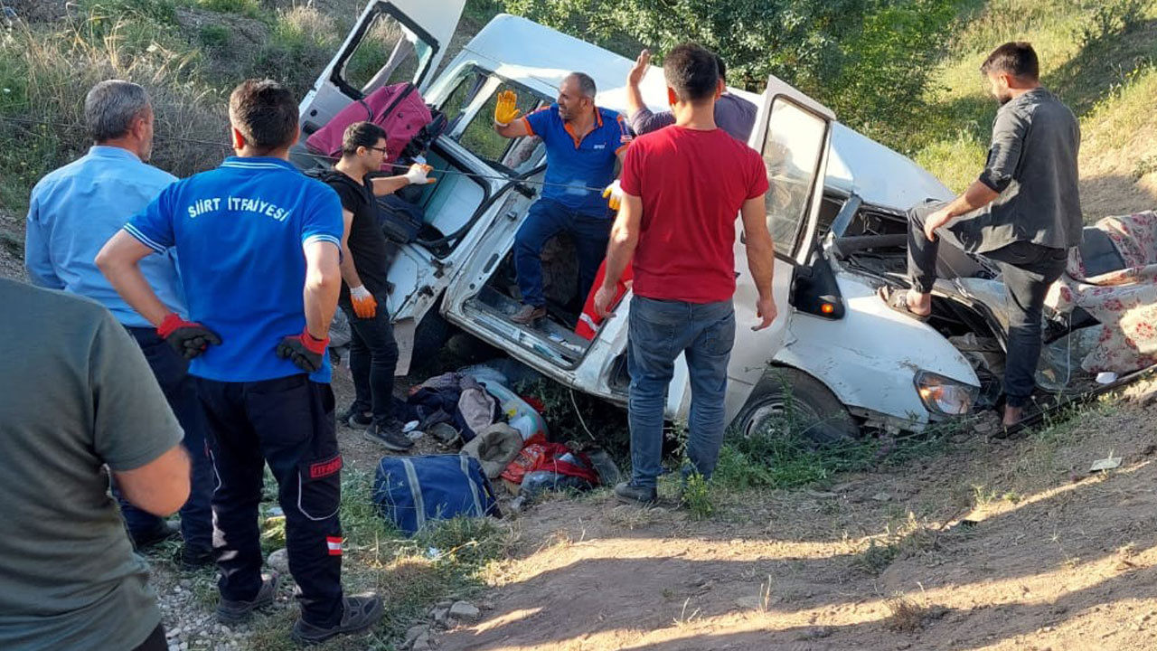 Siirt’te işçileri taşıyan minibüs uçuruma yuvarlandı! 4 kişi hayatını kaybetti yaralılar var