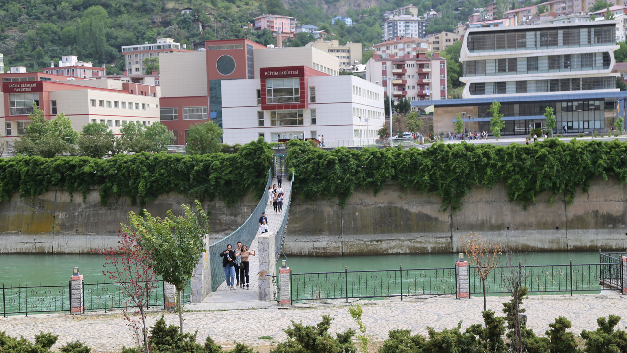 Türkiye’nin ilk turnikeli asma köprüsü Artvin’de
