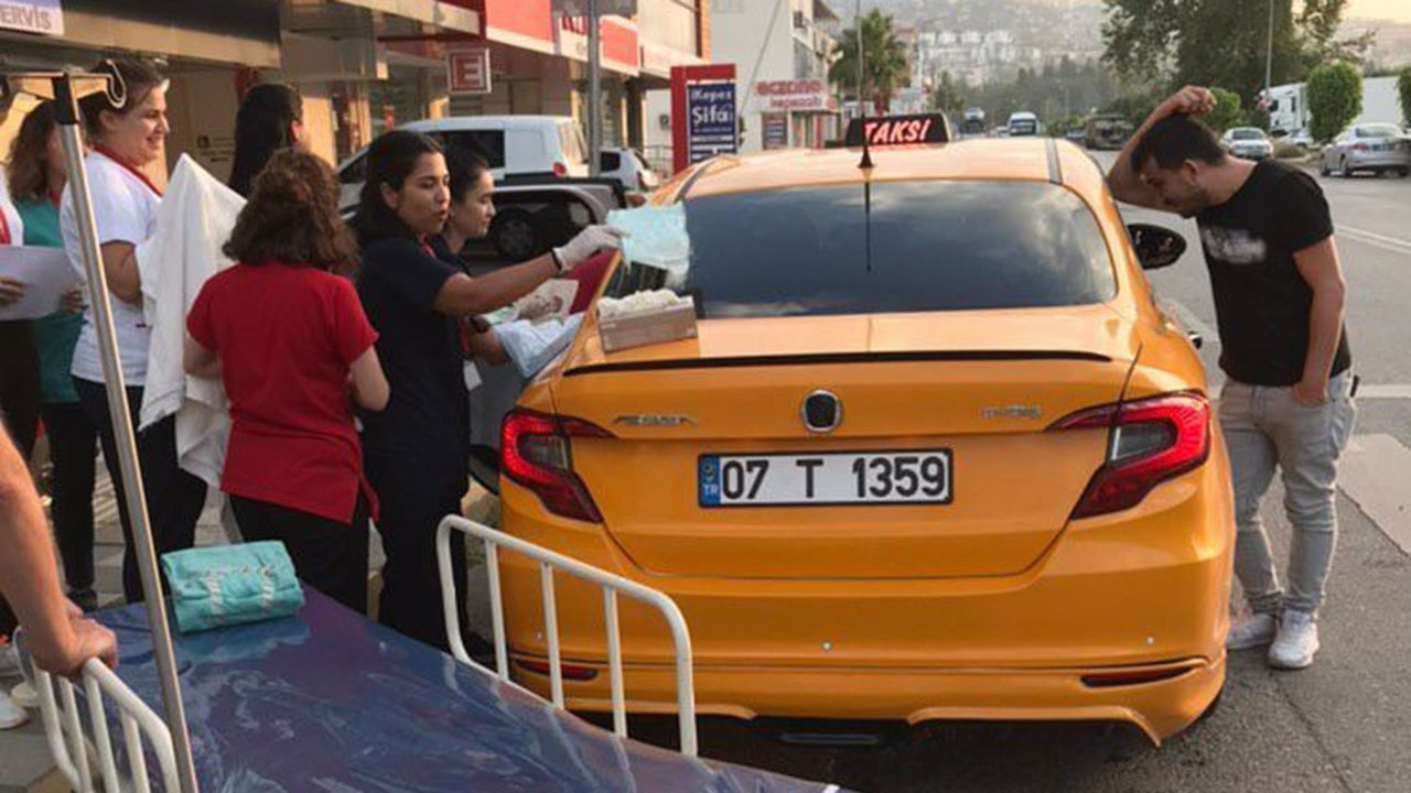 Antalya'da hamile kadın takside doğurdu! Hemşire ve ebe taksiye girip...