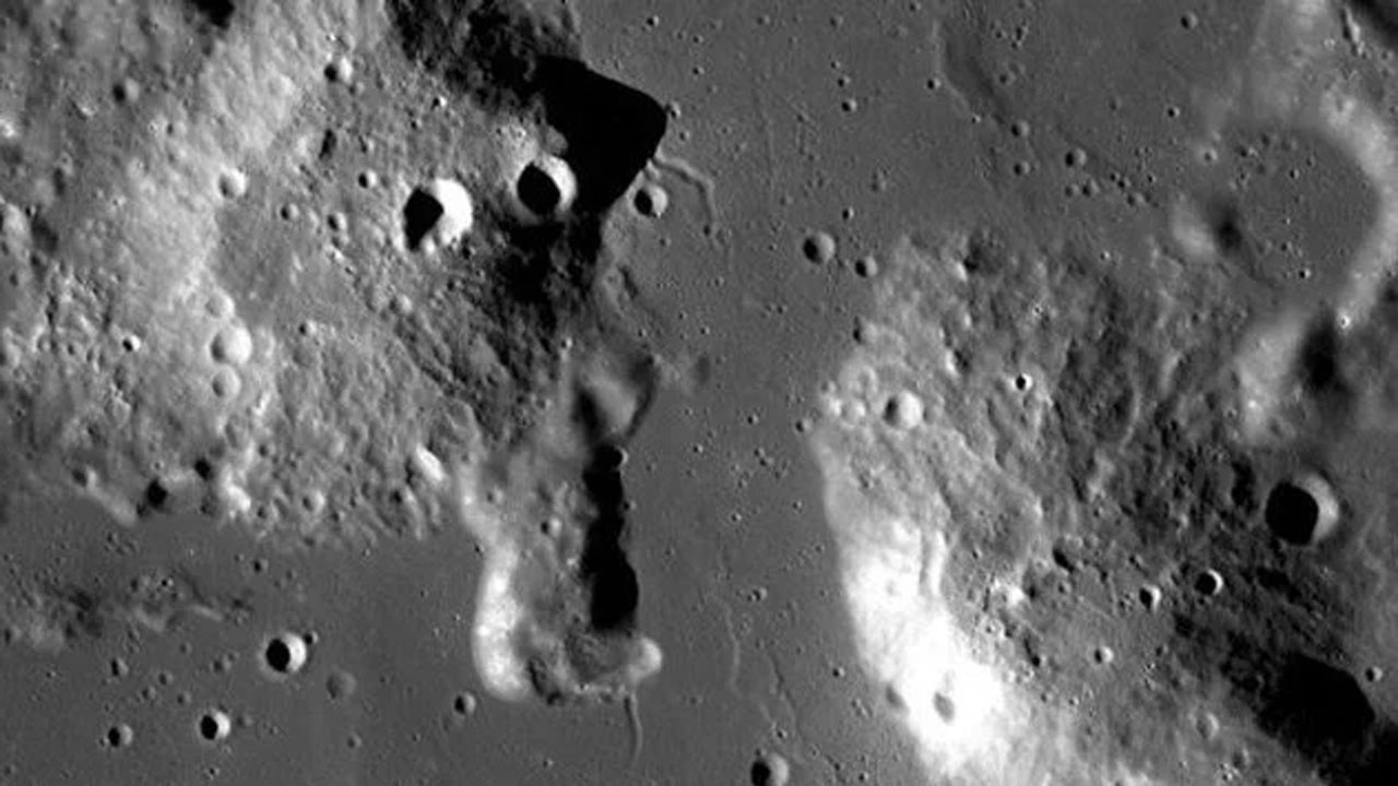 NASA duyurdu: Ay'daki gizemli kubbeler...